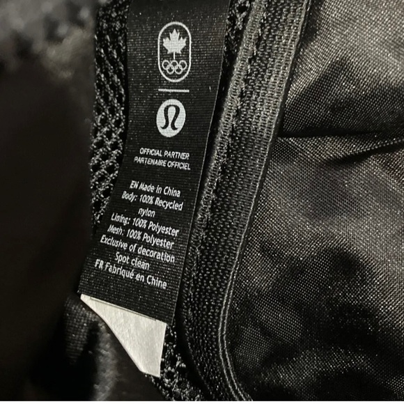 Nwt Lululemon Team 🇨🇦 22 Future Legacy Crossbody Bag RED & BLACK - Picture 4 of 9